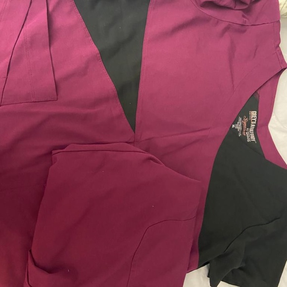 GREYS ANATOMY NEW SCRUBS - Picture 7 of 7